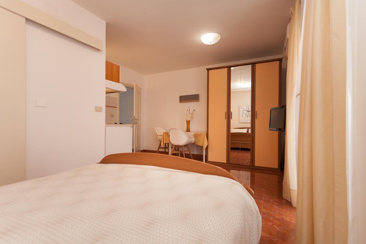 Apartments Alice Rovinj Bagian luar foto